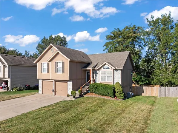 1202 16th Ave S, Greenwood, MO 64034