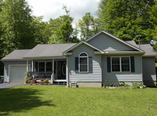 1132 Trapper Ln, Pocono Summit, PA 18346