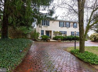 8 Devonwood Rd, Wayne, PA 19087