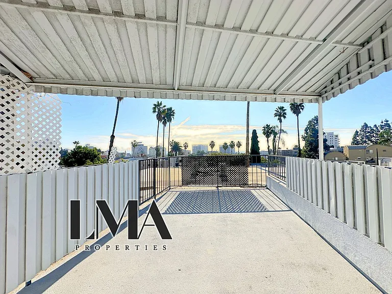 1830 N La Brea Ave #7A — Photo 36