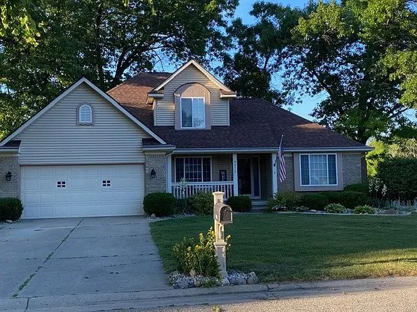 2472 Fenton Creek Ln, Fenton, MI 48430