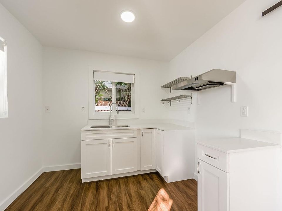 1st image of 8260 Byron Ave APT 18