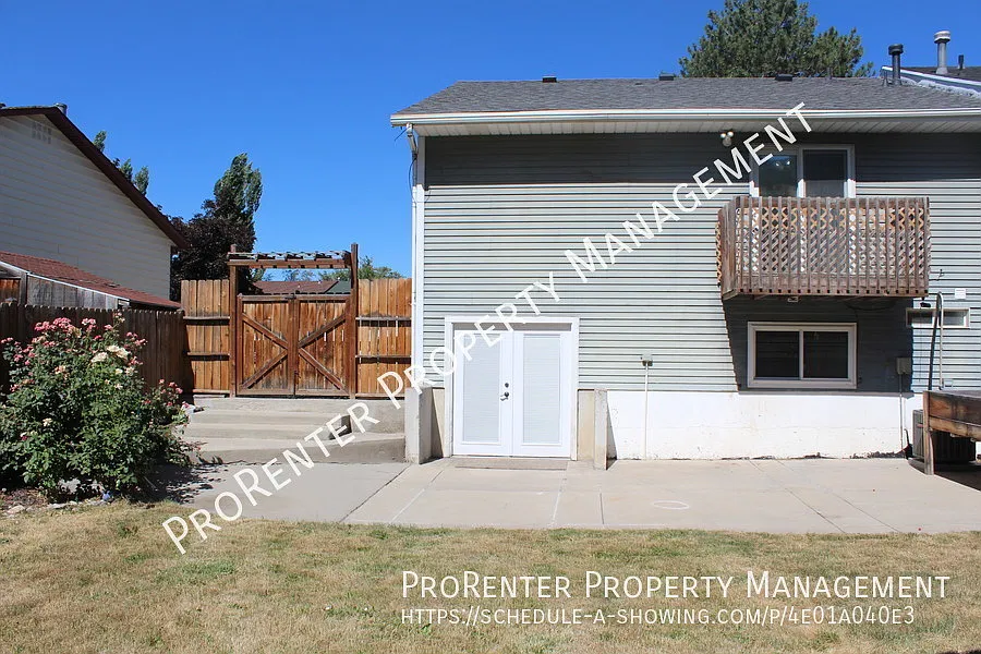 4 Bed, 2 Bath Farmington Twin Home — Photo 3