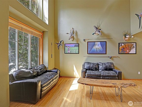 4th image of 3511 187th Street NE