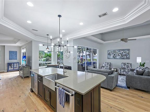 4th image of 1540 Oakes BLVD