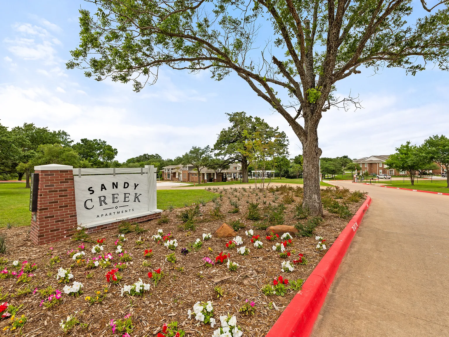 Sandy Creek Apartments — Photo 2