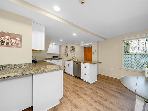 4th image of 1401 Great Pond Rd APT 3