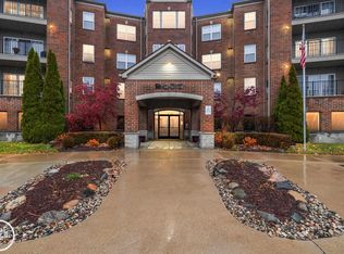 2118 Country Club Dr #10, Saint Clair Shores, MI