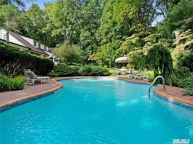 1st image of 10 Linden Ln