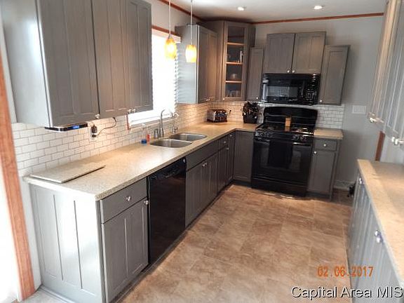 4th image of 784 Walnut St