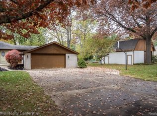 7806 Circle Blvd, West Bloomfield, MI 48323