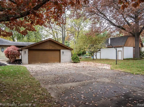 7806 Circle Blvd, West Bloomfield, MI 48323