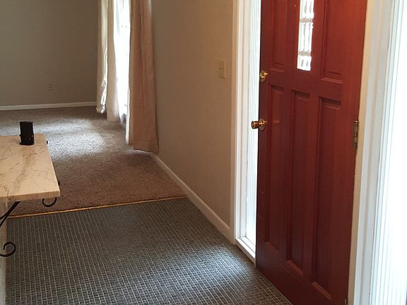 2nd image of 528 SE 40th Ave