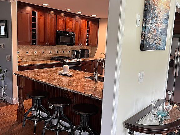 5th image of 14 Northcrest Dr