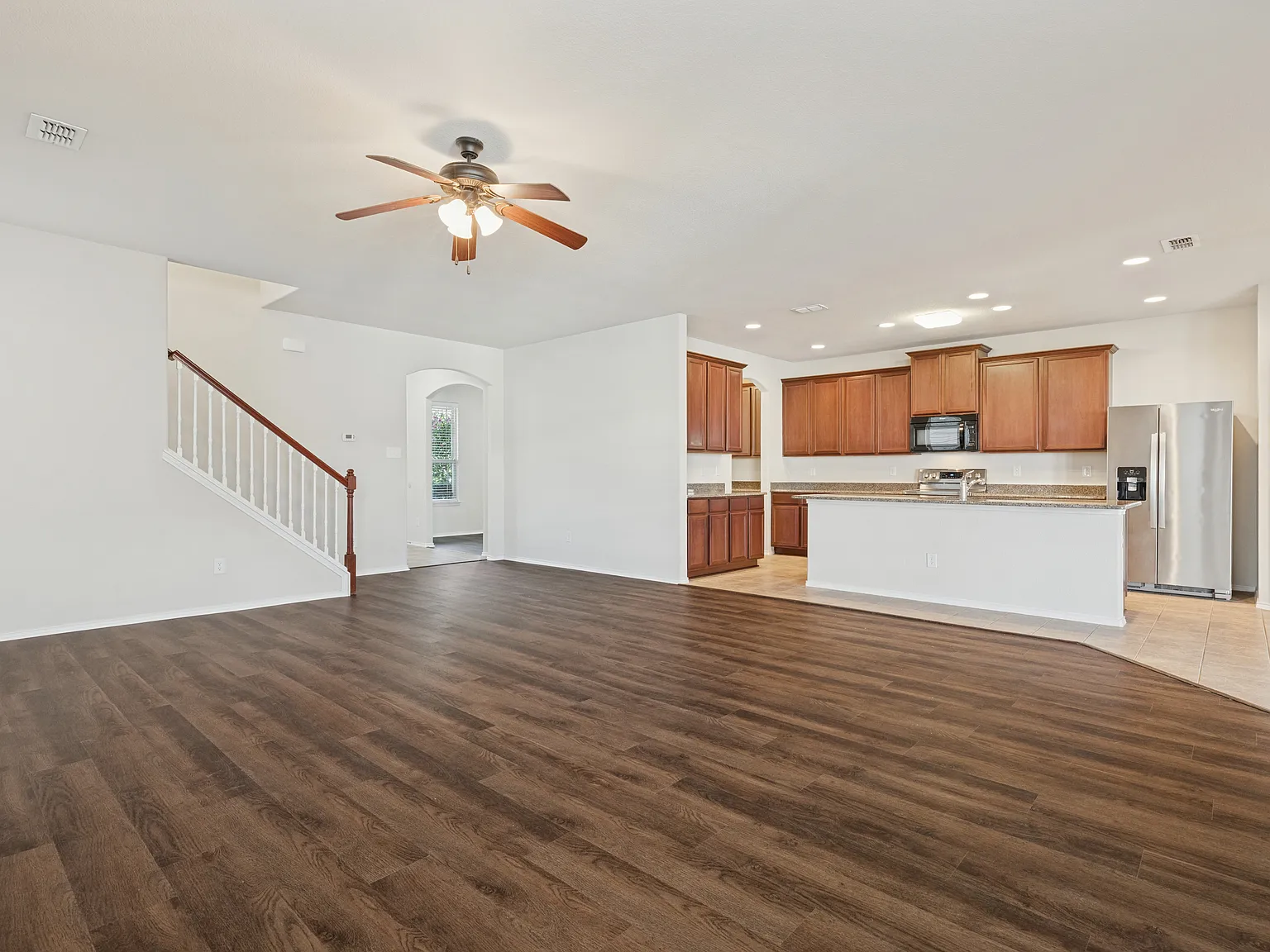 4 bed, 2.5 bath, 3062 sqft, $2,800 — Photo 4