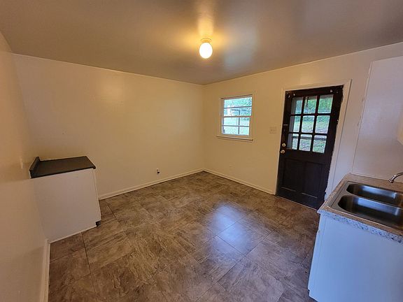 5th image of 2513B Campbell St