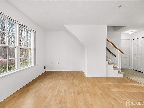 2nd image of 107 Prestwick Way