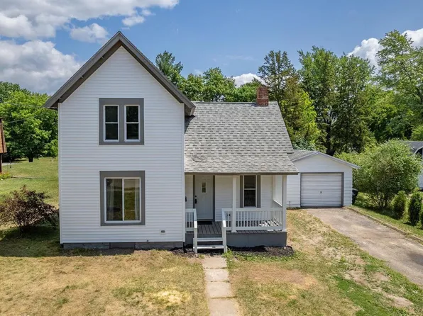 212 North Grove Street, Reedsburg, WI 53959