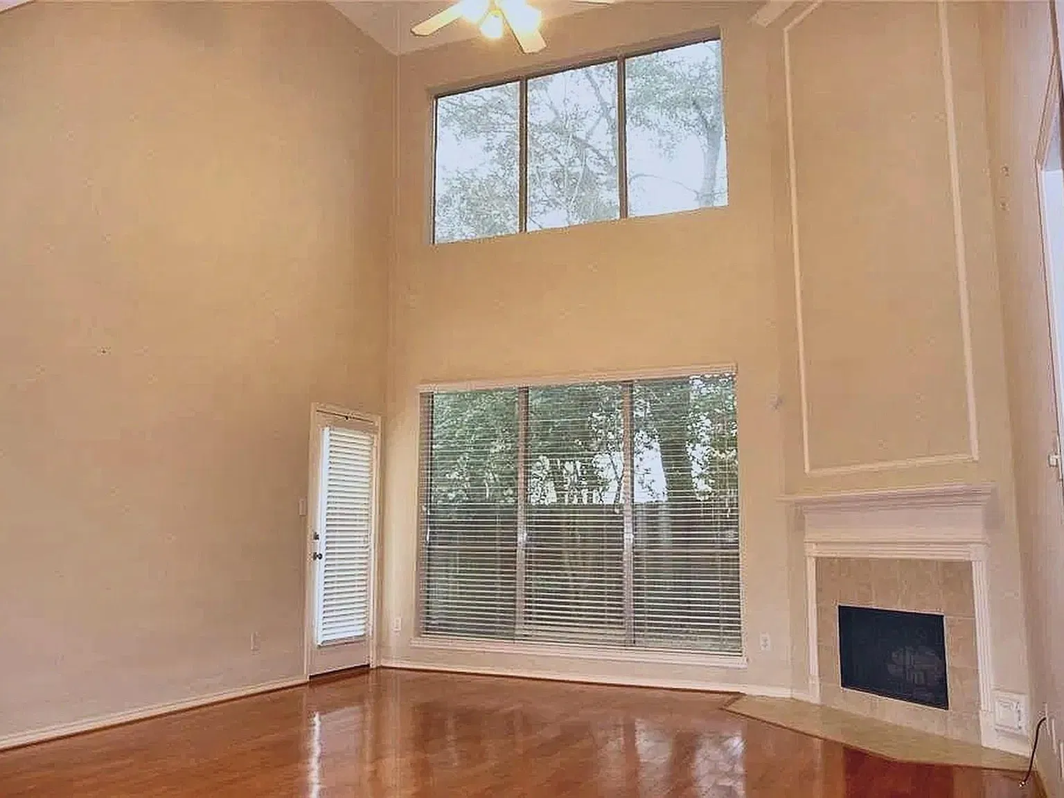 5 bed, 2.5 bath, 2657 sqft, $2,200 — Photo 2