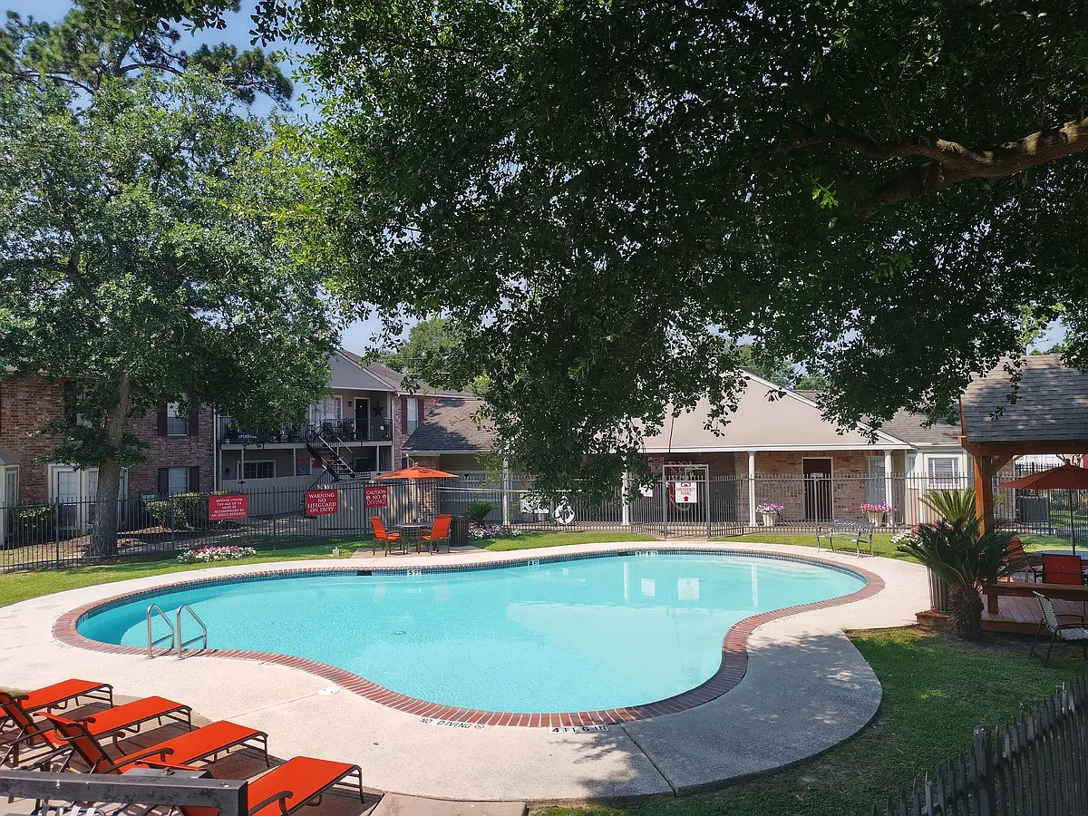 Sit Back, Relax. Your New View Awaits. - Oaks of Wimbledon