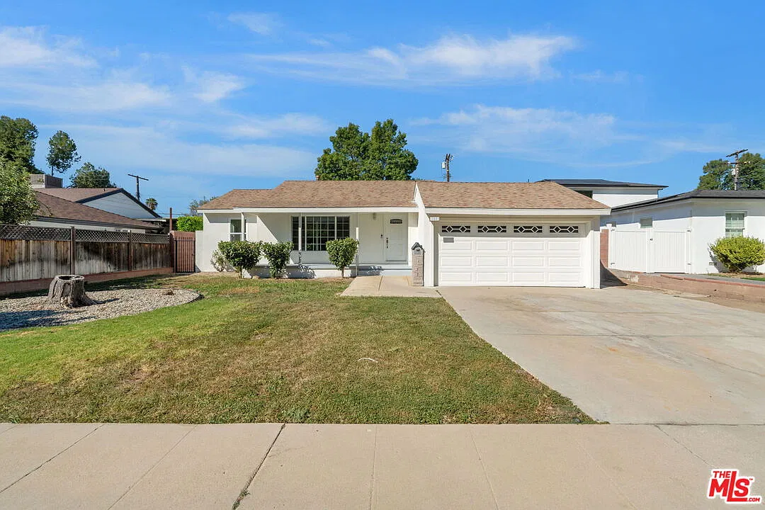 3 bed, 2.0 bath, 1100 sqft, $3,900 — Photo 1