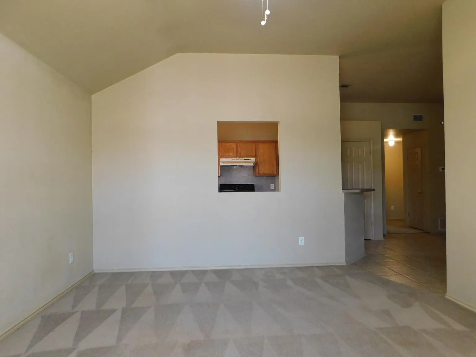 3 bed, 1303 sqft, $1,150 — Photo 3