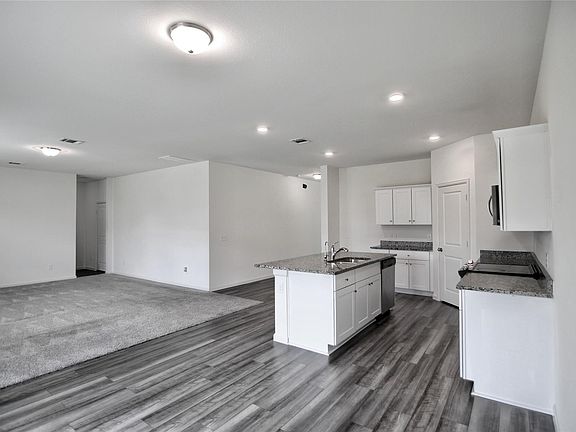 5th image of 1053 Water Oak Ln