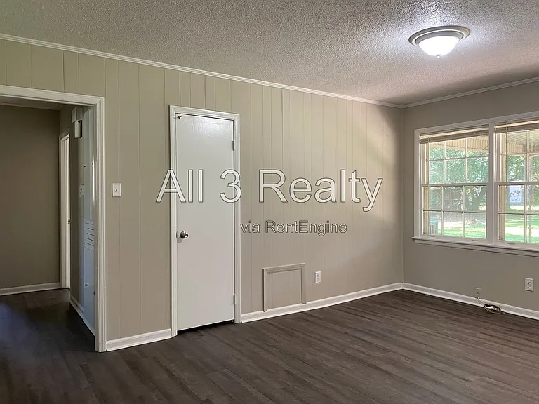 306 Oakwild Dr — Photo 7