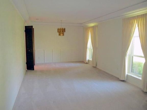 3rd image of 918 Rock Canyon Dr