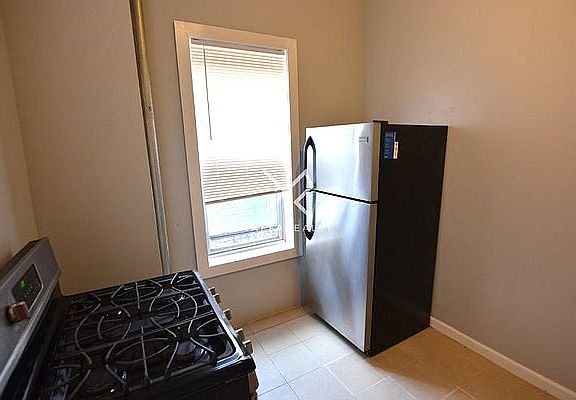 4th image of 1195 President St APT 1