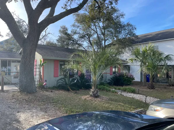 131 NE 35th St, Oak Island, NC 28465