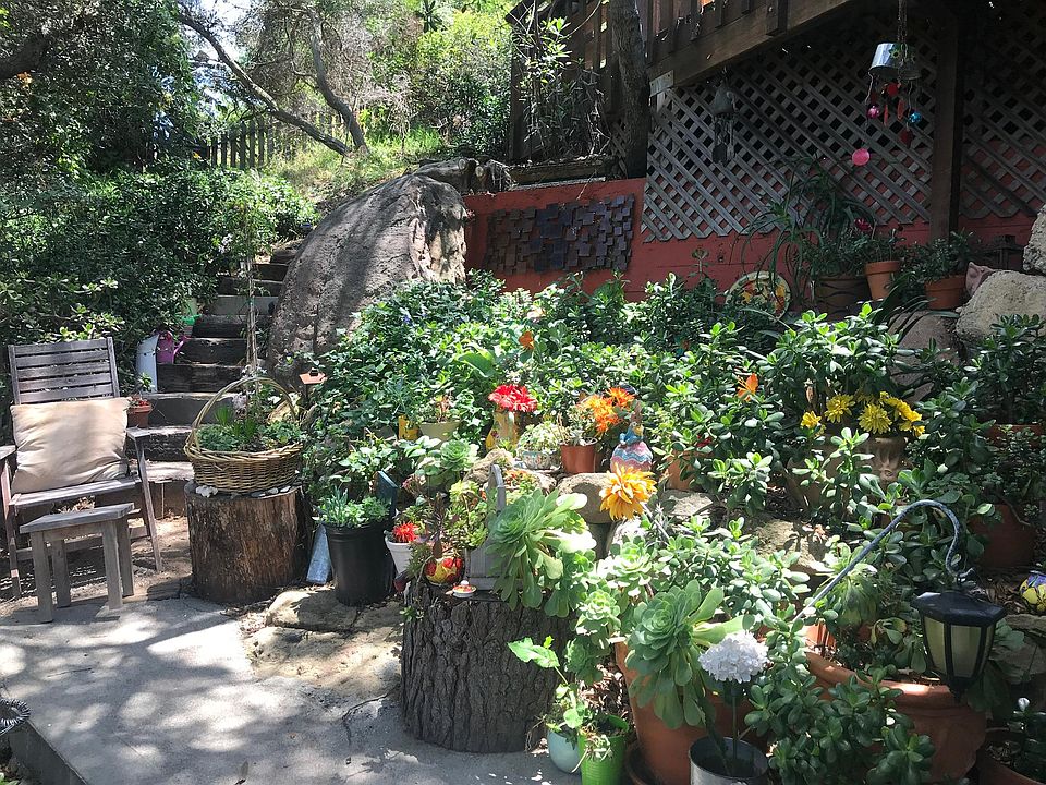 Lovely outside private space by entrance to the apartment