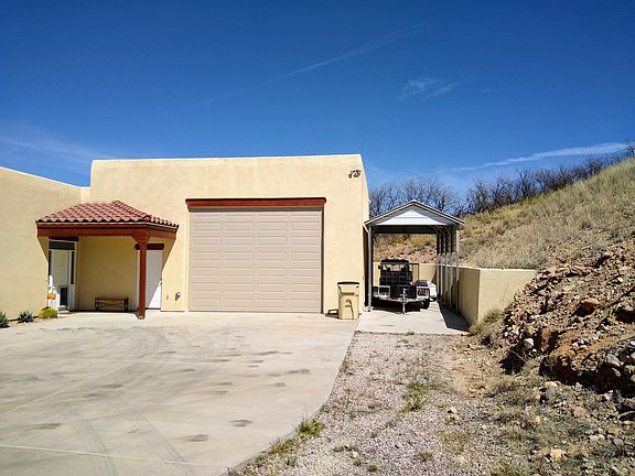 Side storage with retaining wall