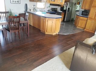 24484 Canyon Cir, Flat Rock, MI 48134