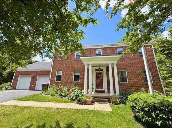 22 Kings Ln, Grove City, PA 16127