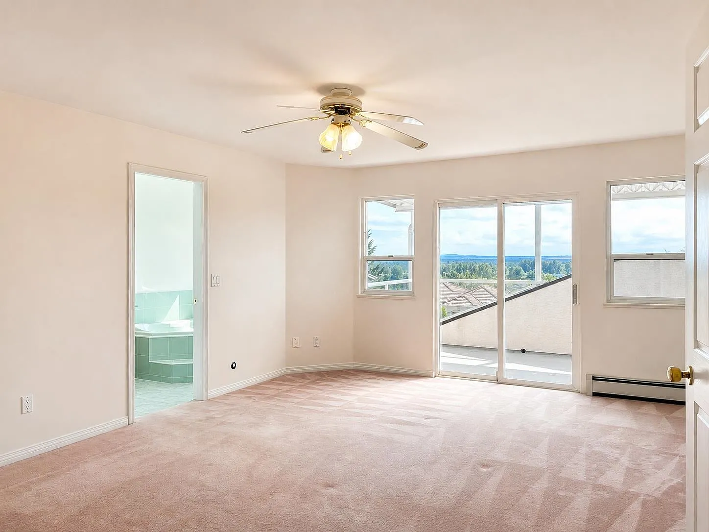 4 bed, 2600 sqft, $4,000 — Photo 3