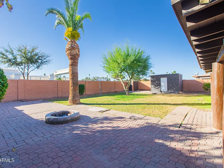 1813 E Ellis Dr — Photo 52