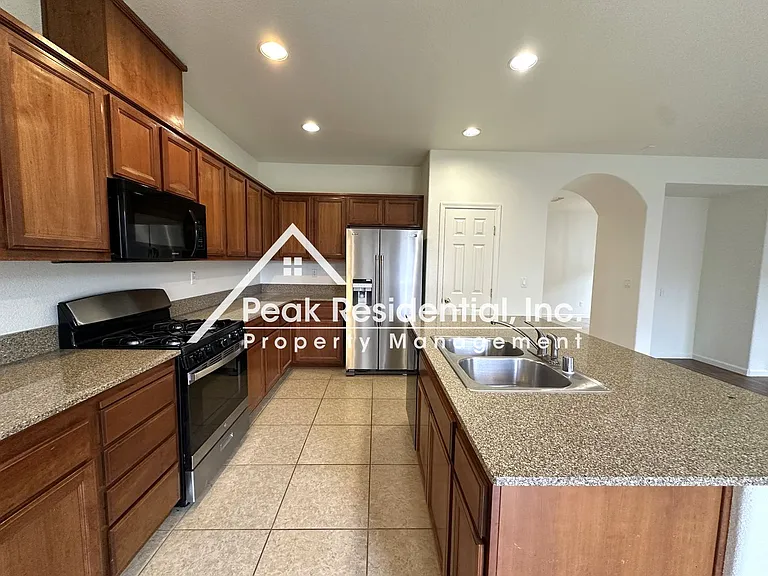 1811 Waterfall Dr — Photo 10