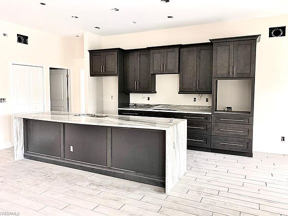 5th image of 318 Louis Ave