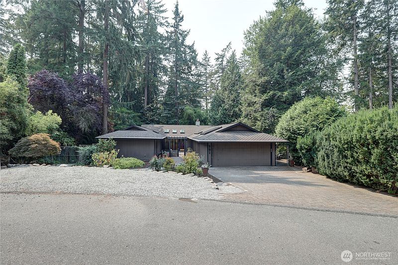 2nd image of 901 129th Place NE