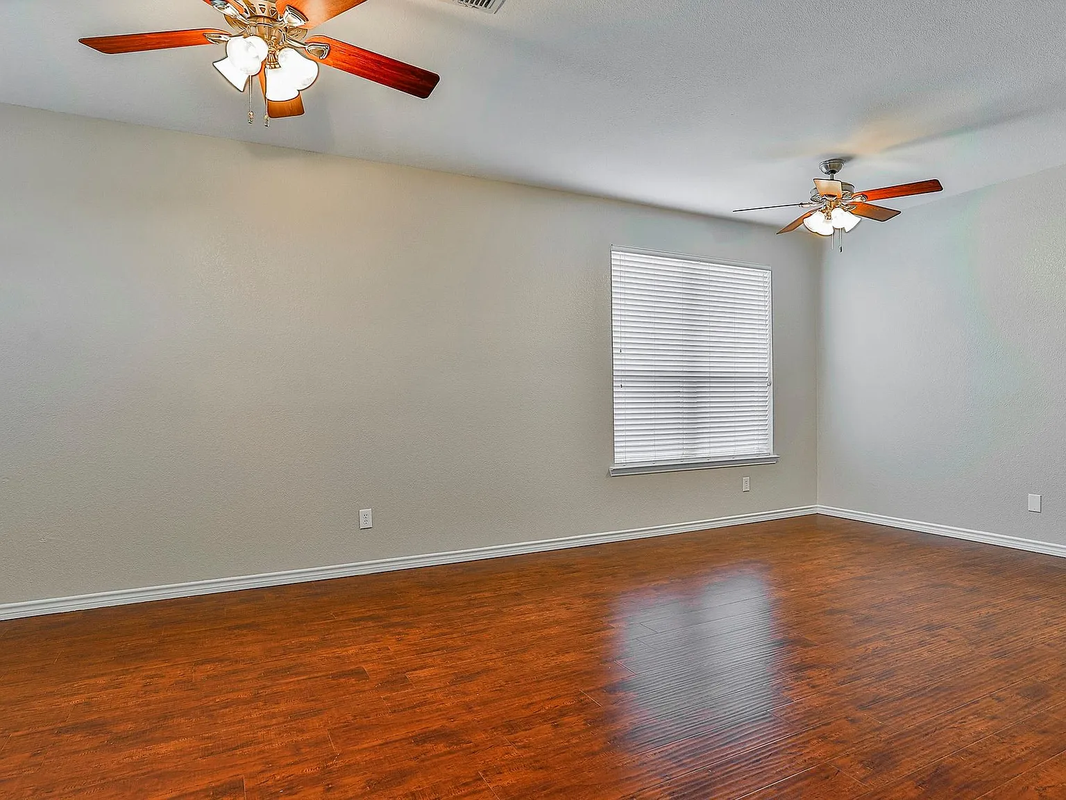 4 bed, 1864 sqft, $2,450 — Photo 3