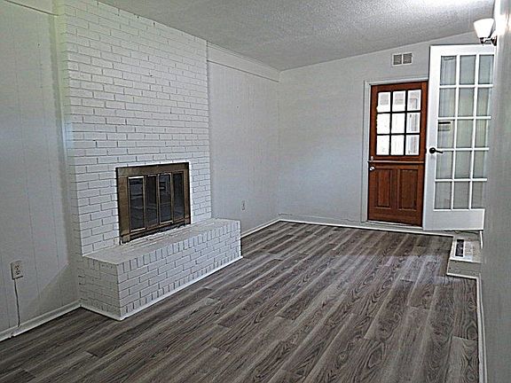 2nd image of 1714 Hall Dr