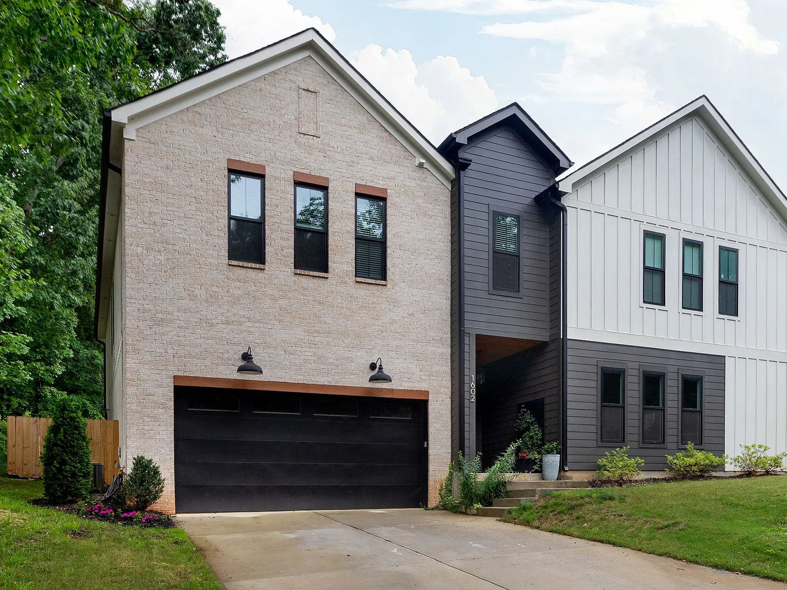 4 bed, 3.5 bath, 2790 sqft, $4,000 — Photo 2