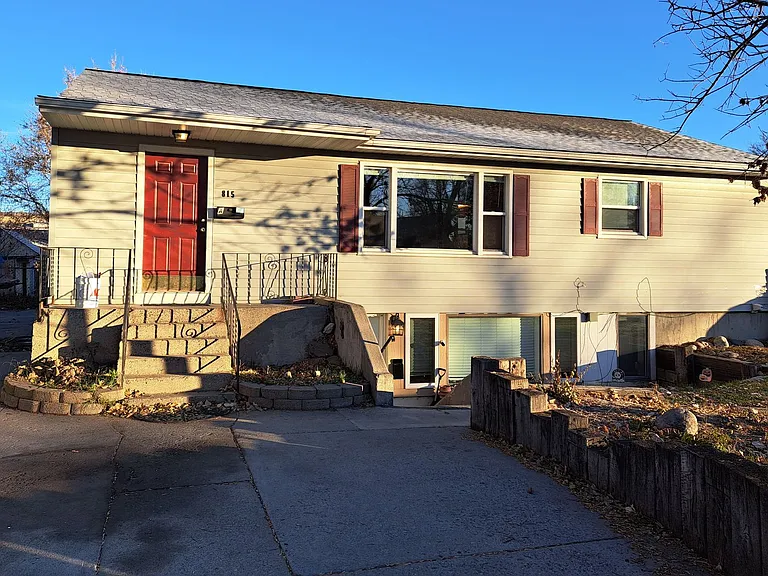 815 Avenue C — Photo 1