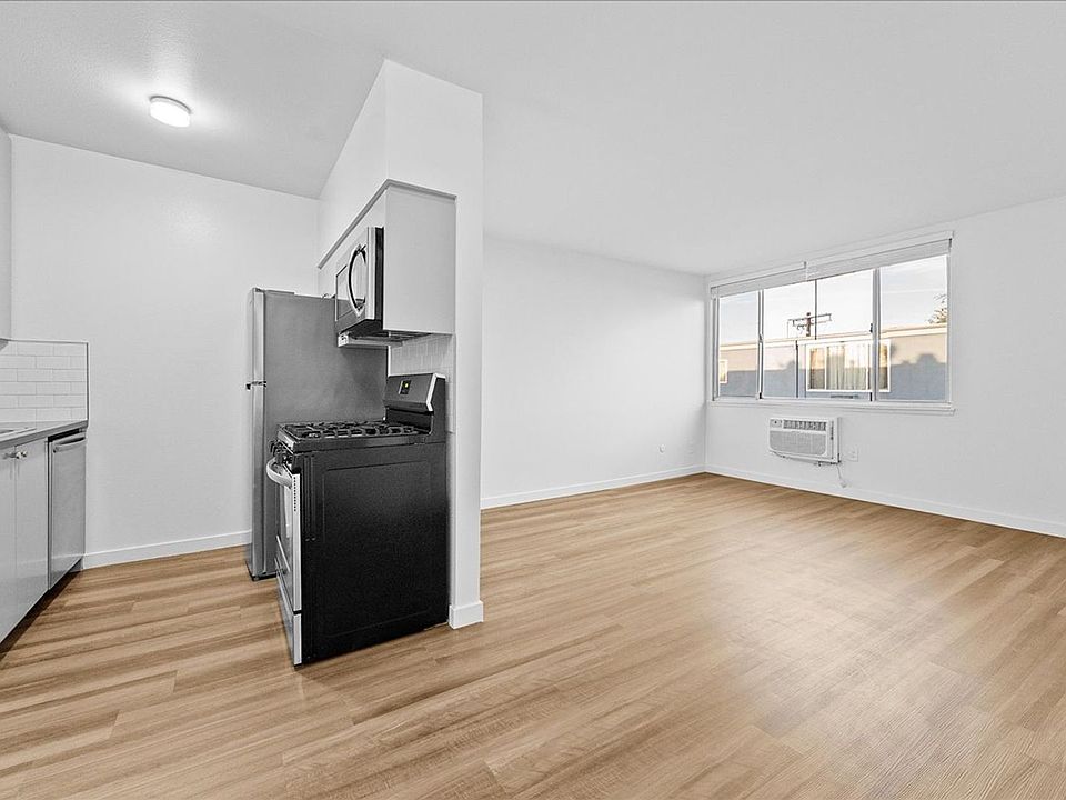 1st image of 2736 Pomeroy Ave #316