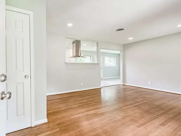 9631 Bundy Ln — Photo 6