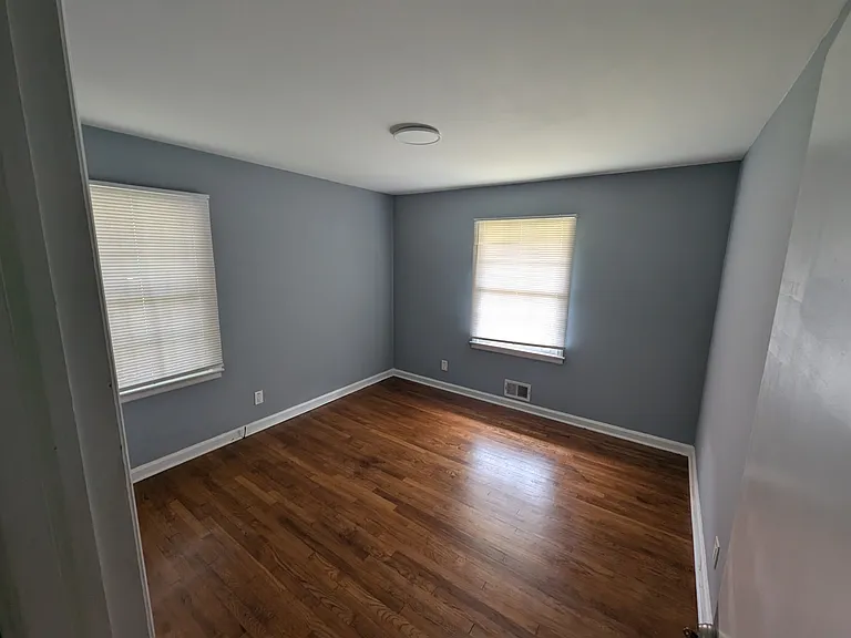 1158 Sanders Dr — Photo 7