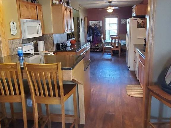 4th image of 130 E Boyd Ave