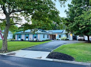 15 Chesapeake Bay Rd, Coram, NY 11727