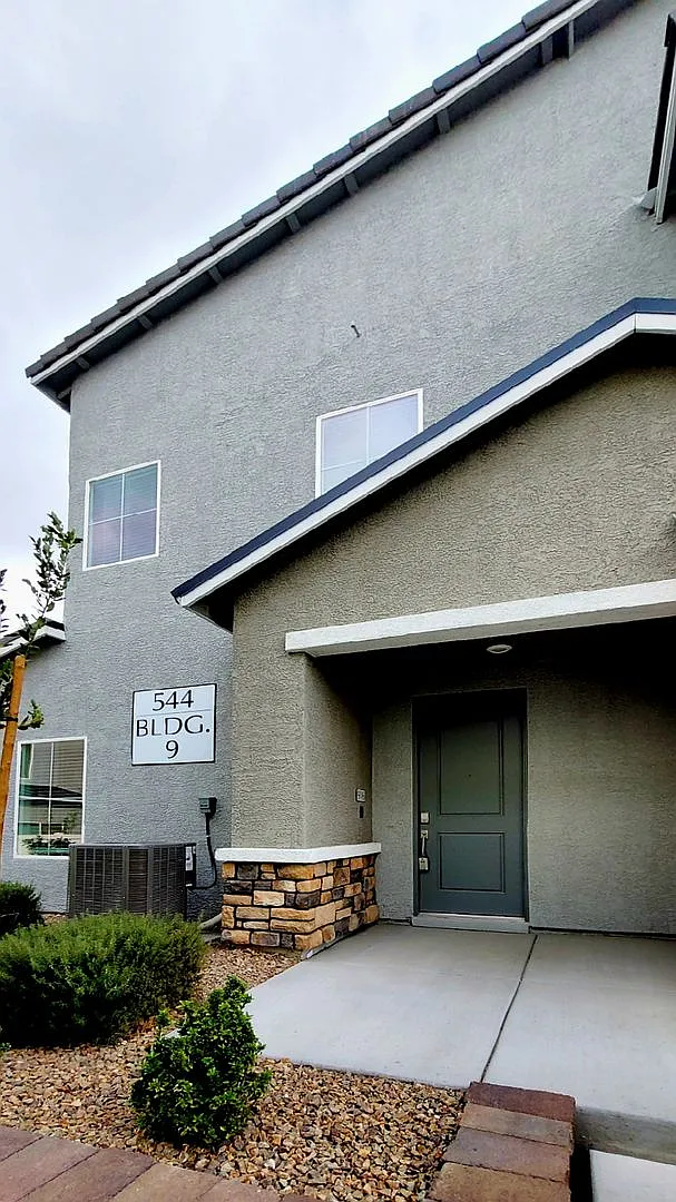 544 Teovani St #916 - 3 bedrooms, 3 bathrooms, 1768 SQFT — Photo 2